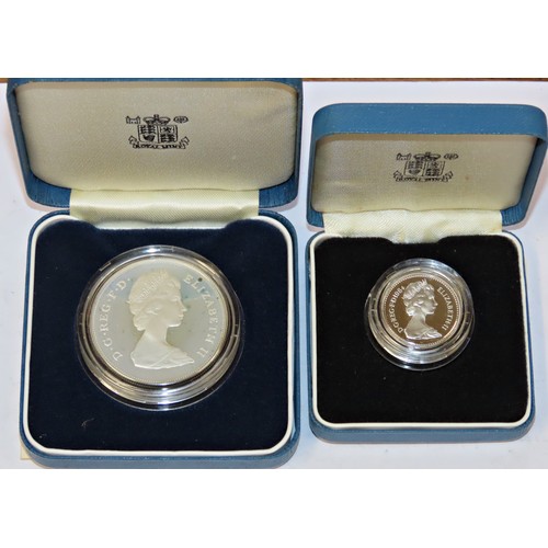 434 - Royal Mint, United Kingdom Silver Proof coin commemorating the marriage of His Royal Highness The Pr... 