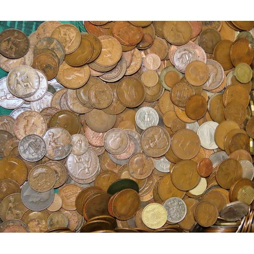 393 - A large quantity of British circulated copper and silver coinage together with a Coinage of Great Br... 