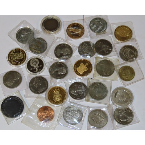 403 - A coin album containing various coins, fantasy Edward VIII coin set, other coin sets, commemorative ... 