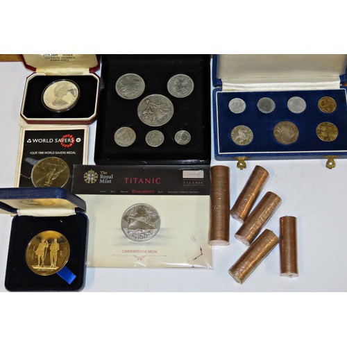 403 - A coin album containing various coins, fantasy Edward VIII coin set, other coin sets, commemorative ... 