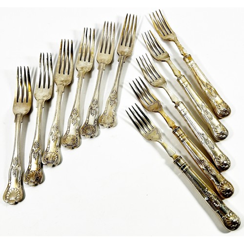 213 - A good quantity of loose King’s pattern flatware and a single silver candle stick.