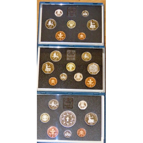 487 - A mixed collection of Royal Mint cased commemorative / collectable coins, to include seven United Ki... 