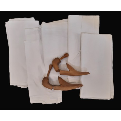 919 - 5 vintage white linen sheets together with  a pair of wooden shoe lasts