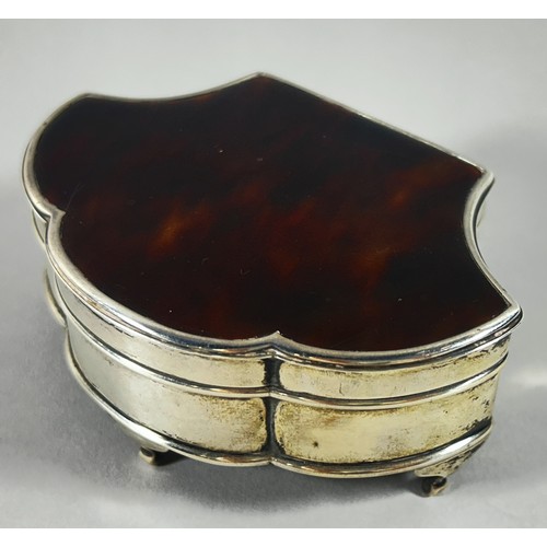 207 - An Art Deco Silver shell shaped trinket box, London, 1926, stamped Asprey, 10cm x 7cm, raised on fou... 