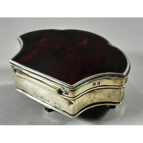 207 - An Art Deco Silver shell shaped trinket box, London, 1926, stamped Asprey, 10cm x 7cm, raised on fou... 