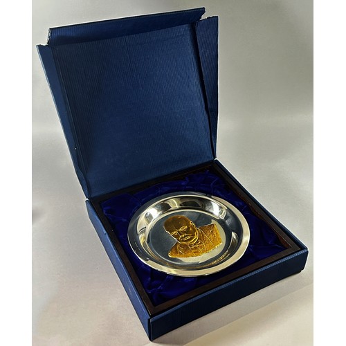 211 - A silver and 24 Caret gold plated filled Winston Churchill centenary plate, no 2027, designed by Dav... 