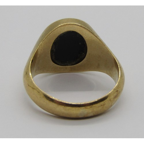 231 - 9ct onyx signet ring, maker 'H.G&S', size M, 6.1g