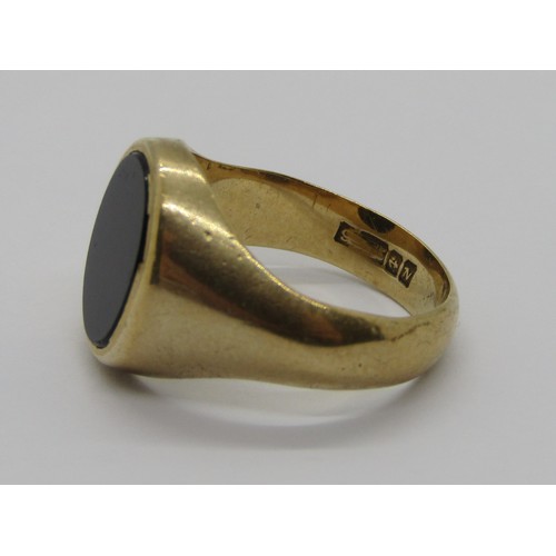 231 - 9ct onyx signet ring, maker 'H.G&S', size M, 6.1g