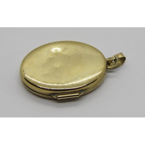 245 - Collection of 9ct / yellow metal jewellery comprising a locket, a single cufflink and several pairs ... 