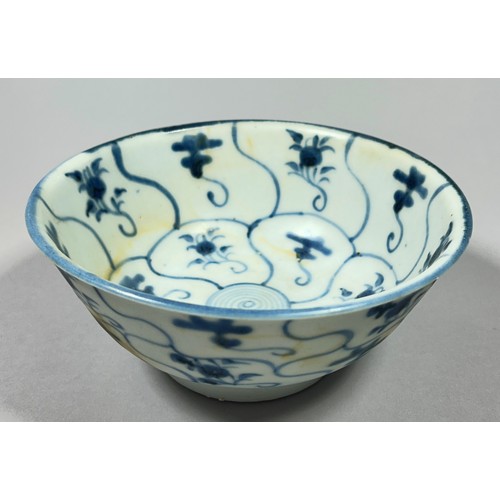 75 - A Chinese Tek Sing shipwreck blue and white porcelain bowl, 16cm diameter, 7.5cm high (boxed, with t... 