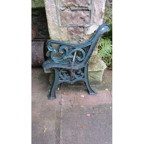 1022 - A small vintage cast iron garden roller together with a pair of painted cast iron garden bench ends ... 