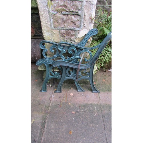 1022 - A small vintage cast iron garden roller together with a pair of painted cast iron garden bench ends ... 