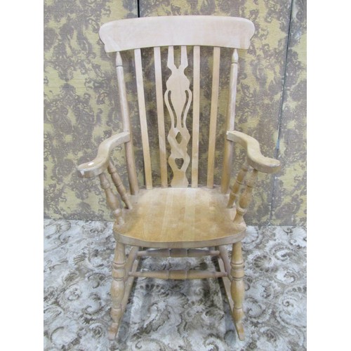 1139 - A modern beechwood Windsor rocking chair with pierced fiddle shaped splat