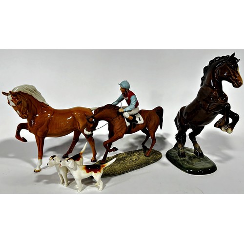 87 - Two Beswick porcelain model horses, two Beswick fox hounds and a further horse racing group with joc... 