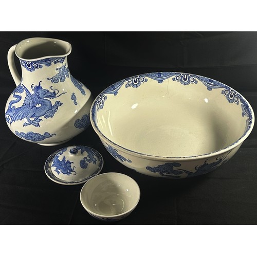 125 - A Chusan transfer-printed blue and white washing bowl, jug and lidded soap dish, decorated with drag... 