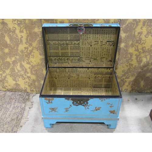 1189 - A contemporary Chinese chest with hinged lid and decorative floral and butterfly detail on a turquoi... 