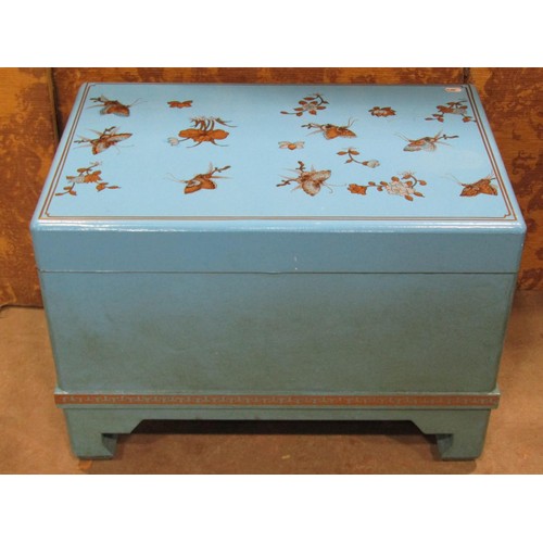 1189 - A contemporary Chinese chest with hinged lid and decorative floral and butterfly detail on a turquoi... 