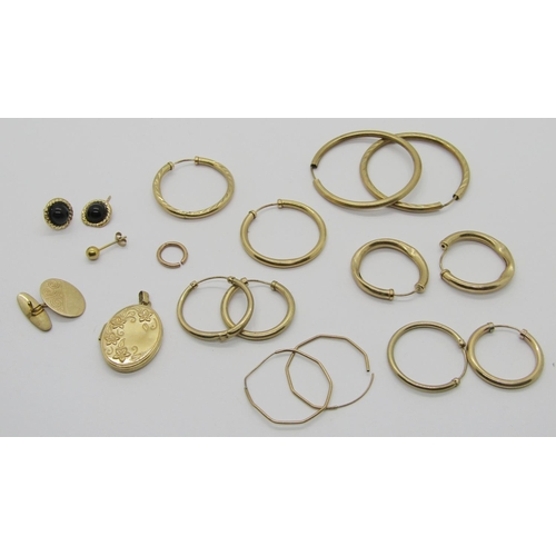 245 - Collection of 9ct / yellow metal jewellery comprising a locket, a single cufflink and several pairs ... 