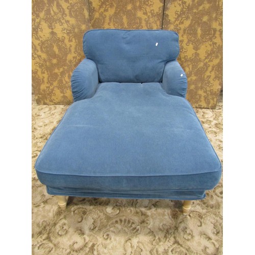 1268 - A contemporary substantial chaise with loose cushions and covers raised on beechwood supports, 88cm ... 