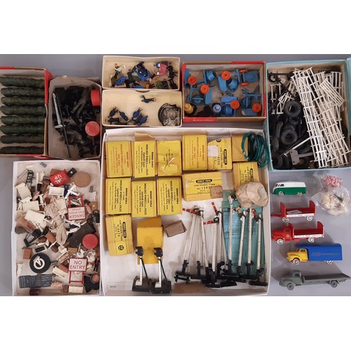 651 - A collection of 00 gauge railway modelling lineside accessories including 2x unboxed Hornby Dublo Co... 