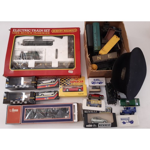 653 - A mixed lot including a Hornby Electric Train Set GWR Branch Passenger R788 (unchecked) together wit... 