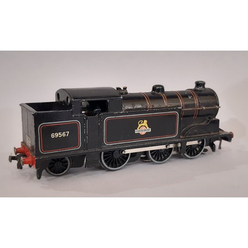 658 - Early 1950's Hornby 00 gauge railway models including a boxed Hornby Dublo EDL17 0-6-2 locomotive, u... 