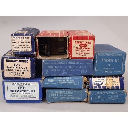 658 - Early 1950's Hornby 00 gauge railway models including a boxed Hornby Dublo EDL17 0-6-2 locomotive, u... 