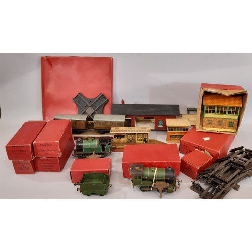 670 - A collection of 0 gauge railway models including clockwork locomotives 501 (boxed with tender) and t... 