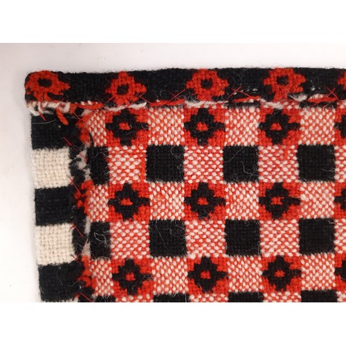 676 - Traditional woollen welsh blanket in reversible double weave, in red, black and white, 228x180cm  (A... 