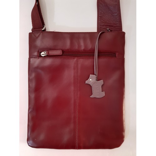 700 - Pockets handbag by Radley, in dark red leather, medium size (22x26cm) with zip closure, together wit... 