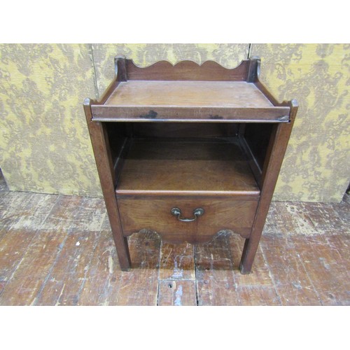 1466 - A Georgian tray top commode with open centre