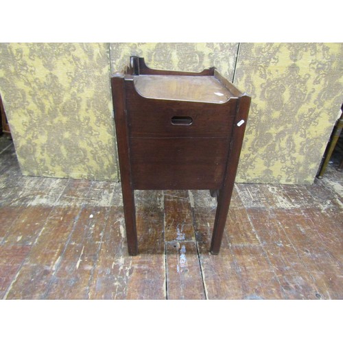 1466 - A Georgian tray top commode with open centre