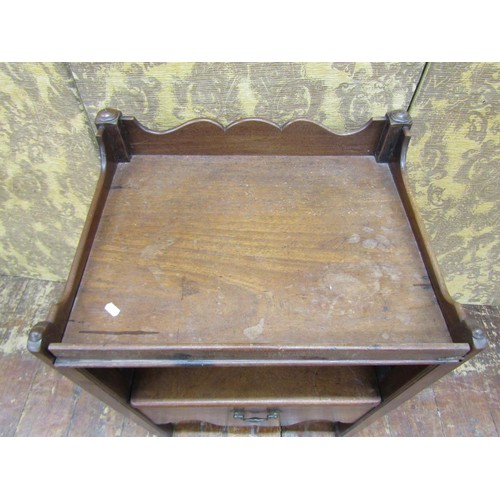 1466 - A Georgian tray top commode with open centre