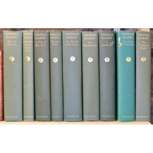 581 - Thomas Hardy and William Makepeace Thackeray collection (21) to include nine volumes of Hardy publis... 