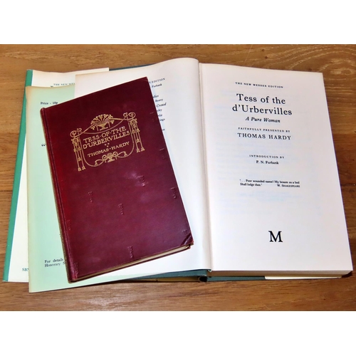 581 - Thomas Hardy and William Makepeace Thackeray collection (21) to include nine volumes of Hardy publis... 