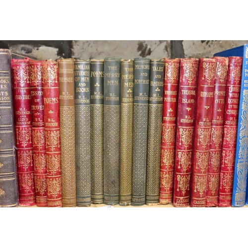 583 - A library of late 19th and early 20th century works by R L Stevenson and Rudyard Kipling (30+) inclu... 