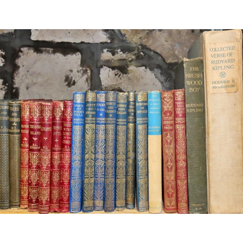 583 - A library of late 19th and early 20th century works by R L Stevenson and Rudyard Kipling (30+) inclu... 