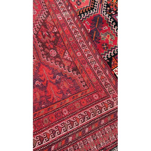 1630 - South West Persian Qashgai rug, with an all over interlocking lozenge pattern 280cm x 148cm approxim... 