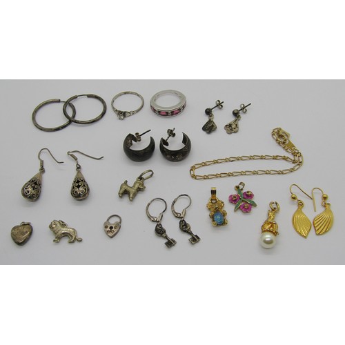 279 - Collection of silver and costume jewellery to include a silver pendant necklace depicting a wizard, ... 