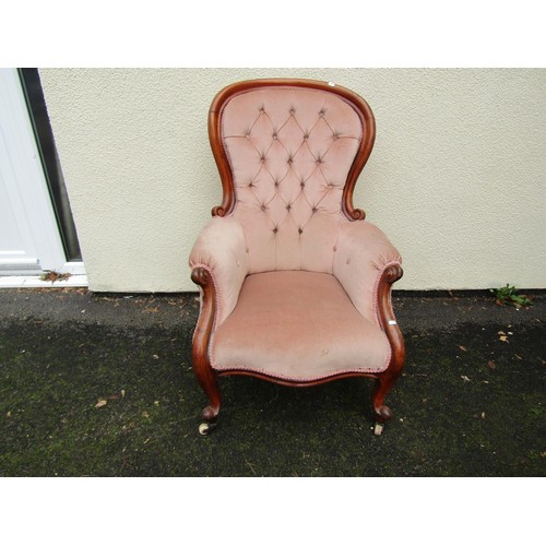 1491 - A Victorian drawing room chair with show wood frame on cabriole supports