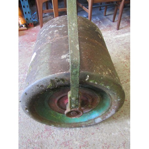 1542 - An Edwardian cast iron garden roller with decorative finish 'The Mac' 57cm wide