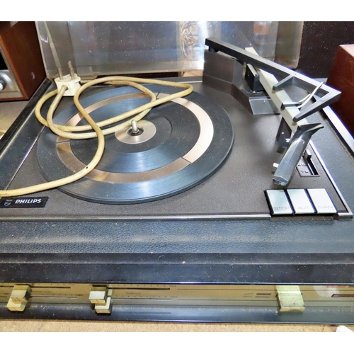 1106 - Philips 829 stereo record player and speakers