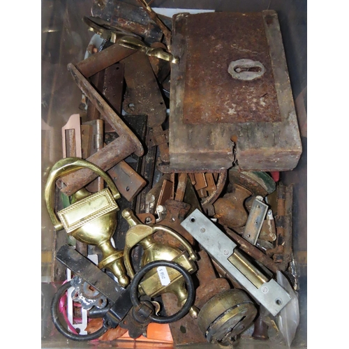 1124 - A collection of door furniture and iron fittings including hinges, knockers, etc