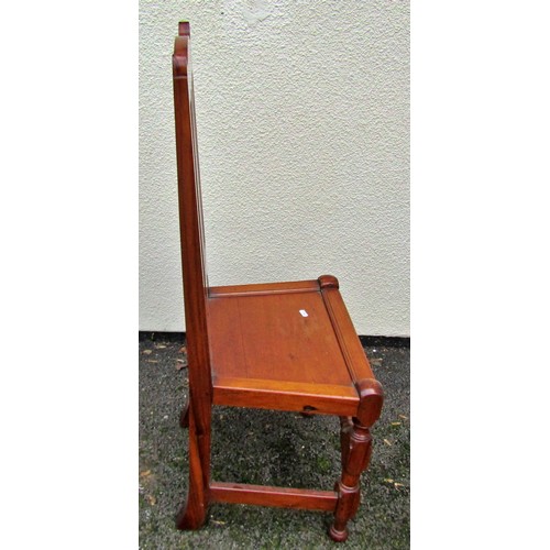 1482 - A Bermuda Cedarwood bannister back chair with solid seat and turned supports for an almost exact com... 