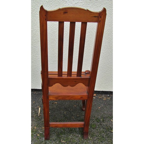 1482 - A Bermuda Cedarwood bannister back chair with solid seat and turned supports for an almost exact com... 