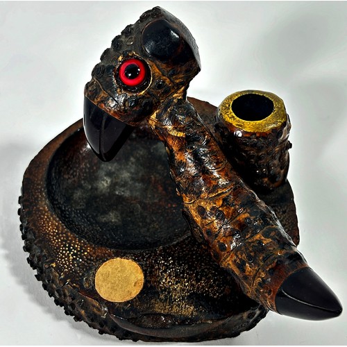 285 - A novelty YZ nut bird ashtray by Henry Howell & Co Ltd with dark amber beak and tail, 10 cm high, 16... 