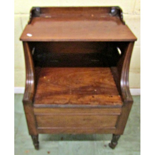 1552 - A good quality 19th century night commode on reeded and turned supports with brass caps and castors ... 