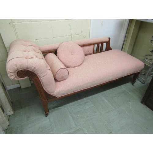 1562 - A Edwardian chaise longue with upholstered finish