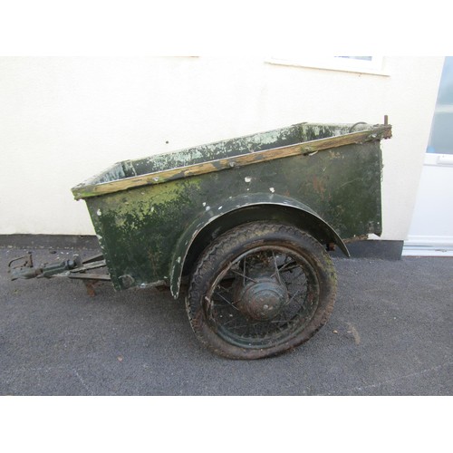 1578 - A vintage single axle box trailer with aluminium sides and floor in military green, bed 122cm long x... 