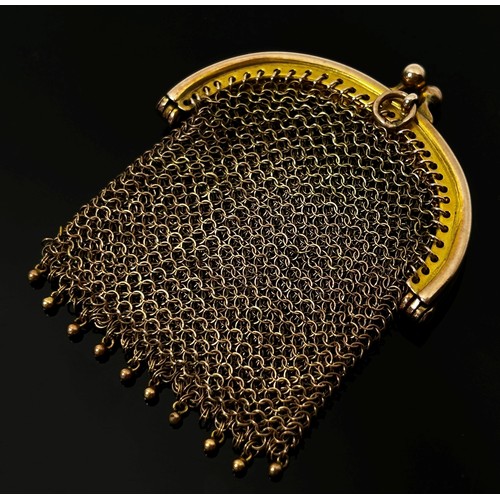 292 - A small antique 9ct yellow gold chainwork coin purse, stamped to clasp border, 21g, 6 x 5cm.